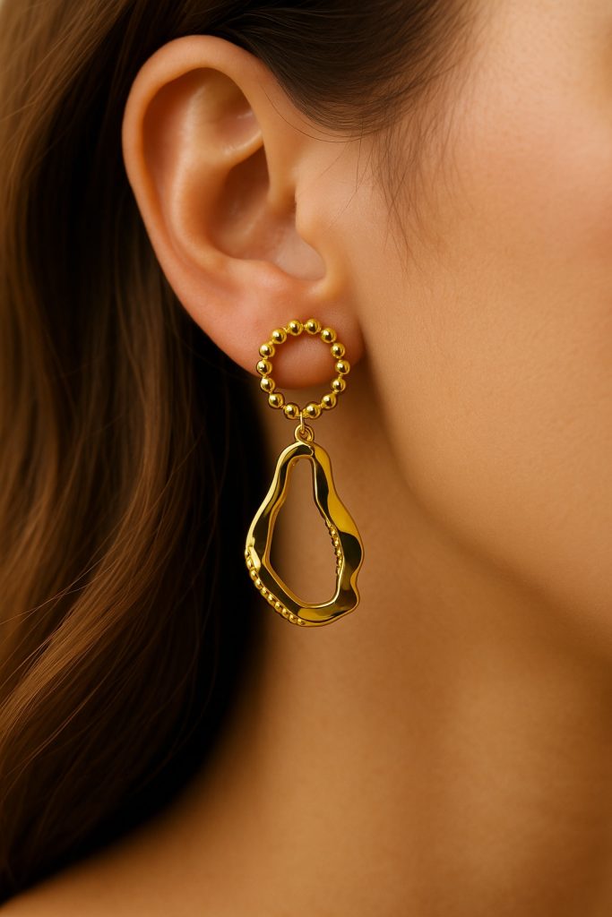 ✨ UShine.gr: Ατσάλινα σκουλαρίκια statement με χρυσό οργανικό μοτίφ No 1413