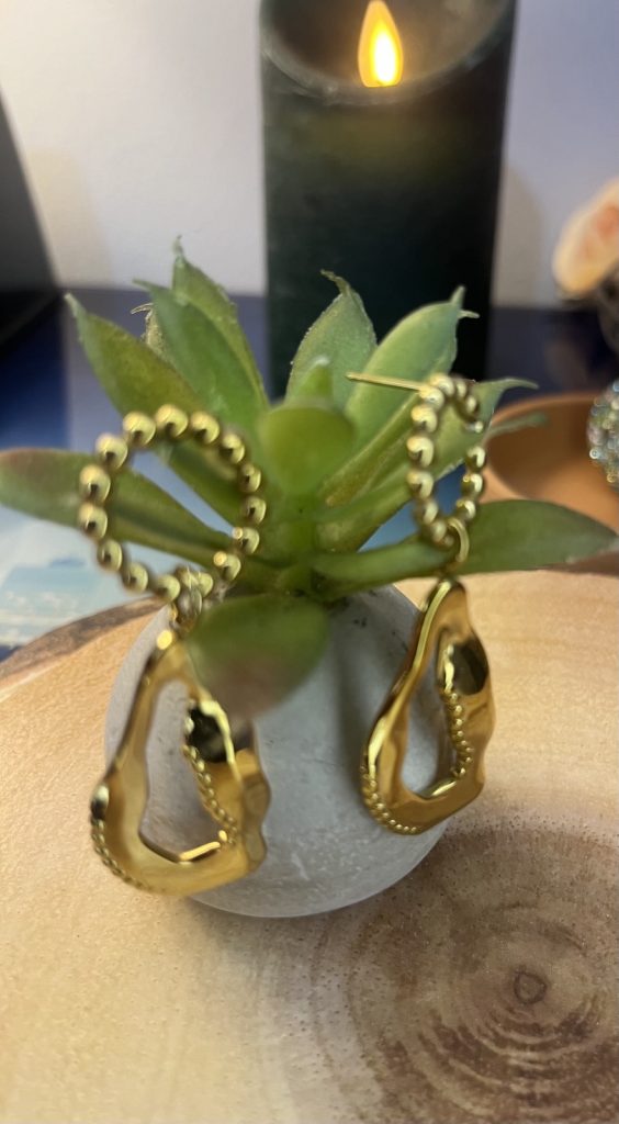 ✨ UShine.gr: Ατσάλινα σκουλαρίκια statement με χρυσό οργανικό μοτίφ No 1413