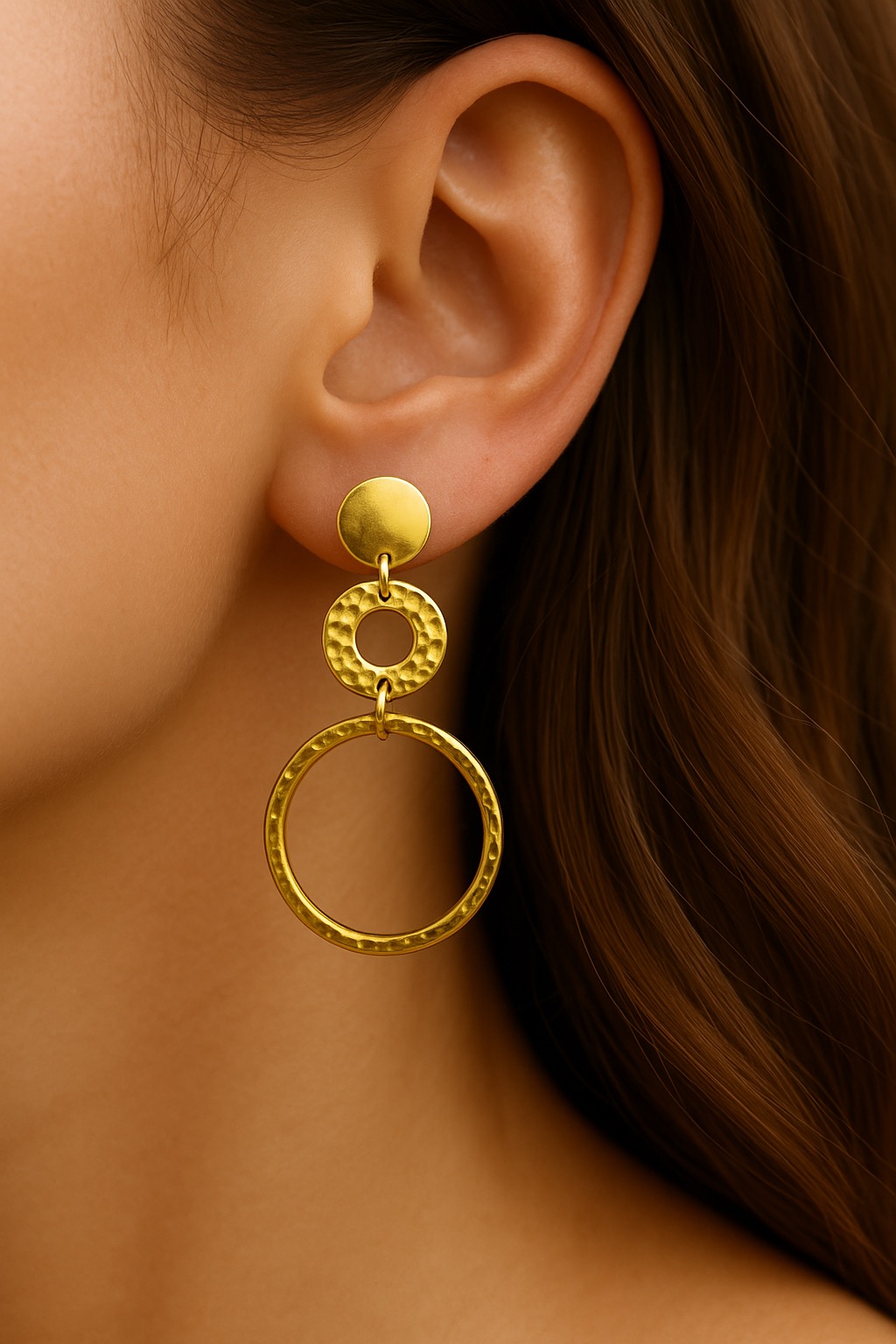 ✨ UShine.gr: Ατσάλινα σκουλαρίκια κρίκοι με σφυρήλατο μοτίφ σε χρυσό τόνο No 1414