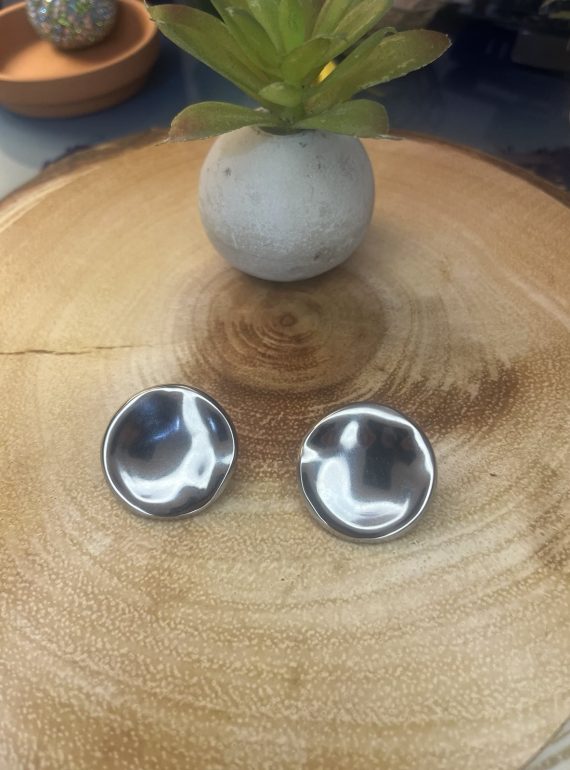 ✨ UShine.gr: Ατσάλινα σκουλαρίκια καρφωτά με οργανικό κυματιστό δίσκο (ασημί) No 1418