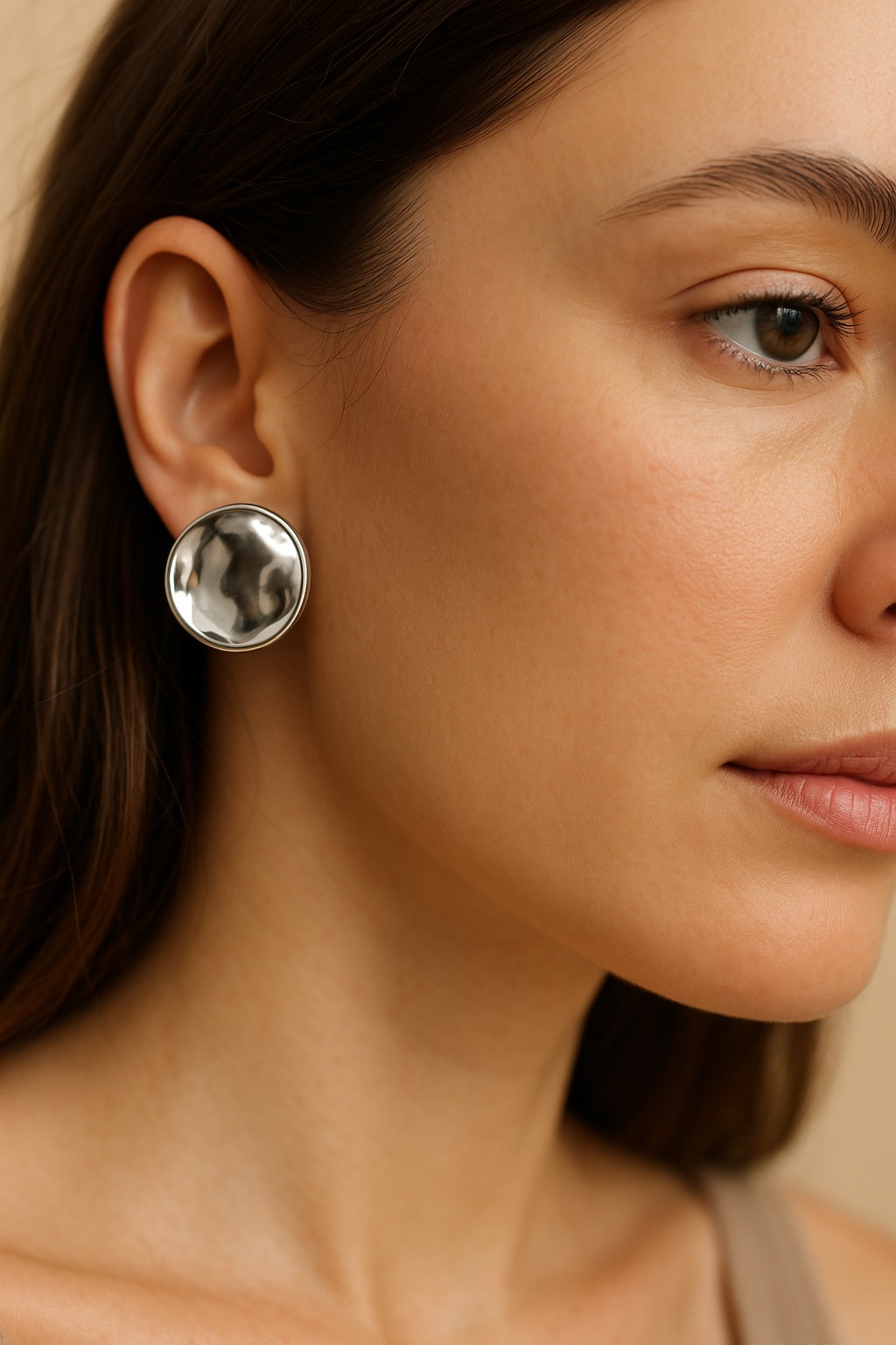 ✨ UShine.gr: Ατσάλινα σκουλαρίκια καρφωτά με οργανικό κυματιστό δίσκο (ασημί) No 1418