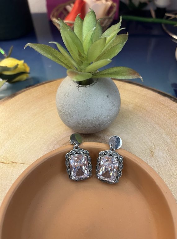 ✨ UShine.gr: Ατσάλινα σκουλαρίκια με ορθογώνια κρυστάλλινη πέτρα & vintage λεπτομέρειες (ασημί) No 1420