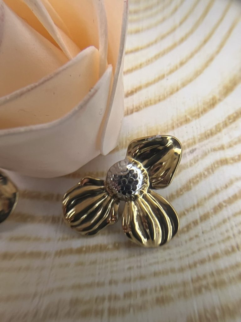 ✨ UShine.gr: Ατσάλινα Σκουλαρίκια Λουλούδι Δίχρωμα (Χρυσό & Ασημί) No 1423