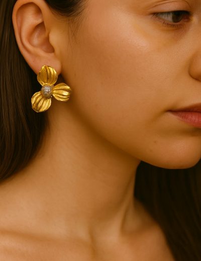 ✨ UShine.gr: Ατσάλινα Σκουλαρίκια Λουλούδι Δίχρωμα (Χρυσό & Ασημί) No 1423