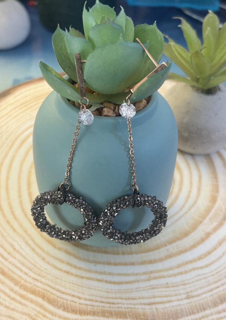 ✨ UShine.gr: Ατσάλινα Μακριά Σκουλαρίκια Κρίκοι με Σκούρα Κρύσταλλα No 1428