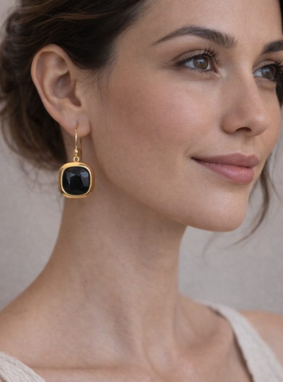✨ UShine.gr: Ατσάλινα Σκουλαρίκια με Μαύρη Πέτρα σε Χρυσή Βάση No 1433