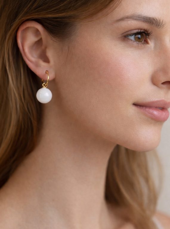 ✨ UShine.gr: Ατσάλινα Σκουλαρίκια με Λευκή Πέρλα σε Χρυσό Κρίκο No 1435