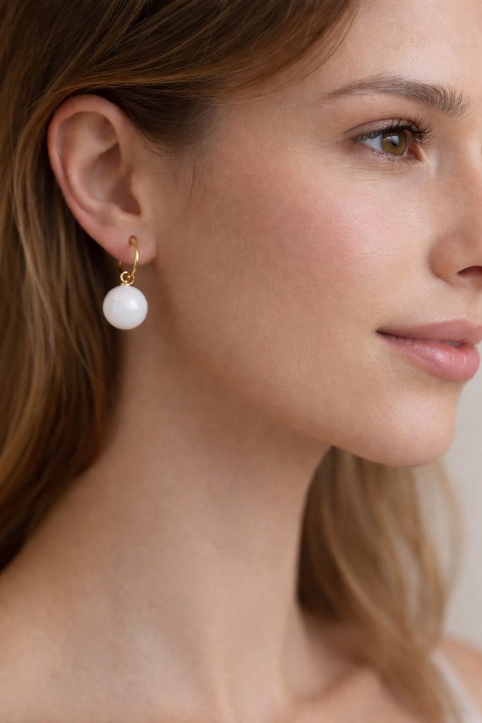 ✨ UShine.gr: Ατσάλινα Σκουλαρίκια με Λευκή Πέρλα σε Χρυσό Κρίκο No 1435