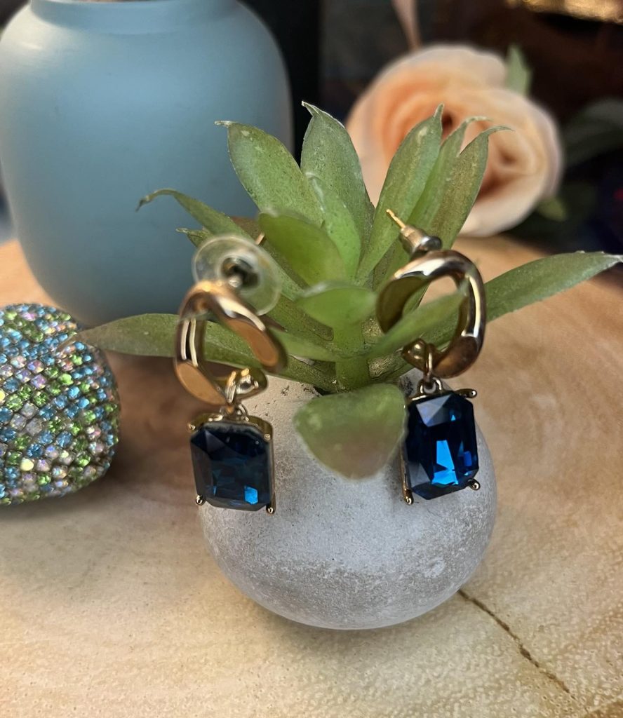 ✨ UShine.gr: Ατσάλινα Σκουλαρίκια με Μπλε Ορθογώνια Πέτρα σε Χρυσή Βάση No 1437