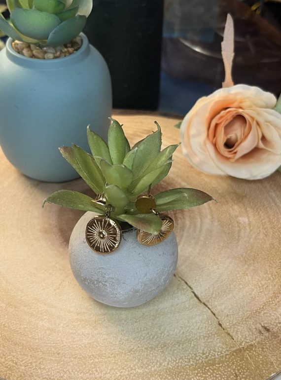 ✨ UShine.gr: Ατσάλινα σκουλαρίκια με ανάγλυφο ηλιακό μοτίβο σε χρυσό τόνο No 1438