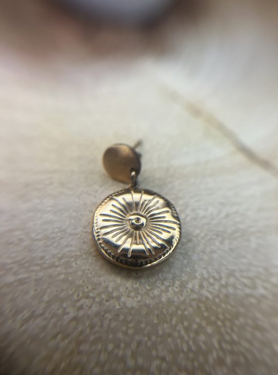 ✨ UShine.gr: Ατσάλινα σκουλαρίκια με ανάγλυφο ηλιακό μοτίβο σε χρυσό τόνο No 1438