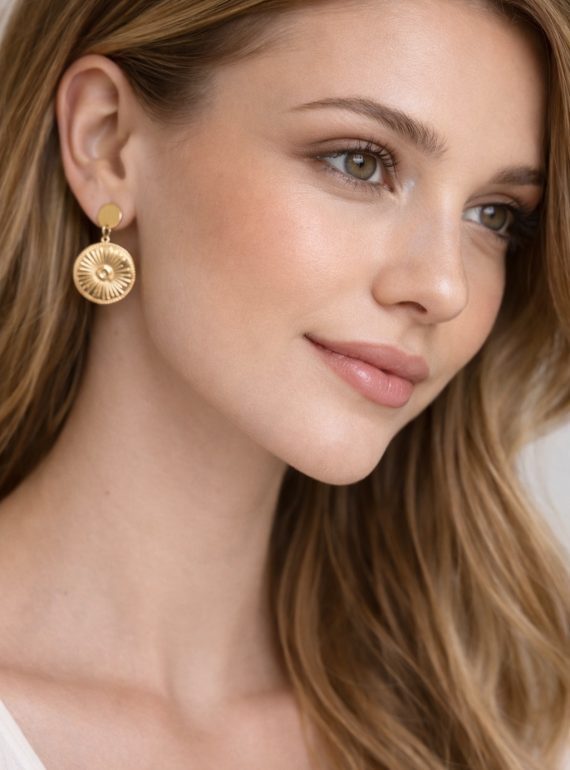 ✨ UShine.gr: Ατσάλινα σκουλαρίκια με ανάγλυφο ηλιακό μοτίβο σε χρυσό τόνο No 1438