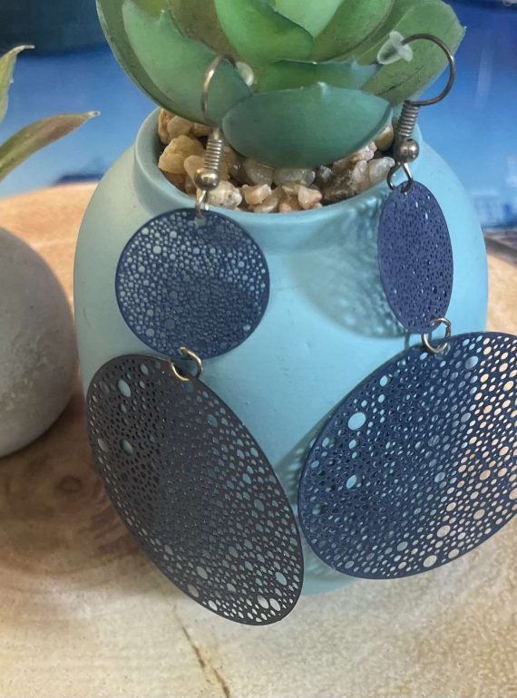 ✨ UShine.gr: Ατσάλινα σκουλαρίκια statement με διάτρητους κύκλους σε μπλε απόχρωση No 1439