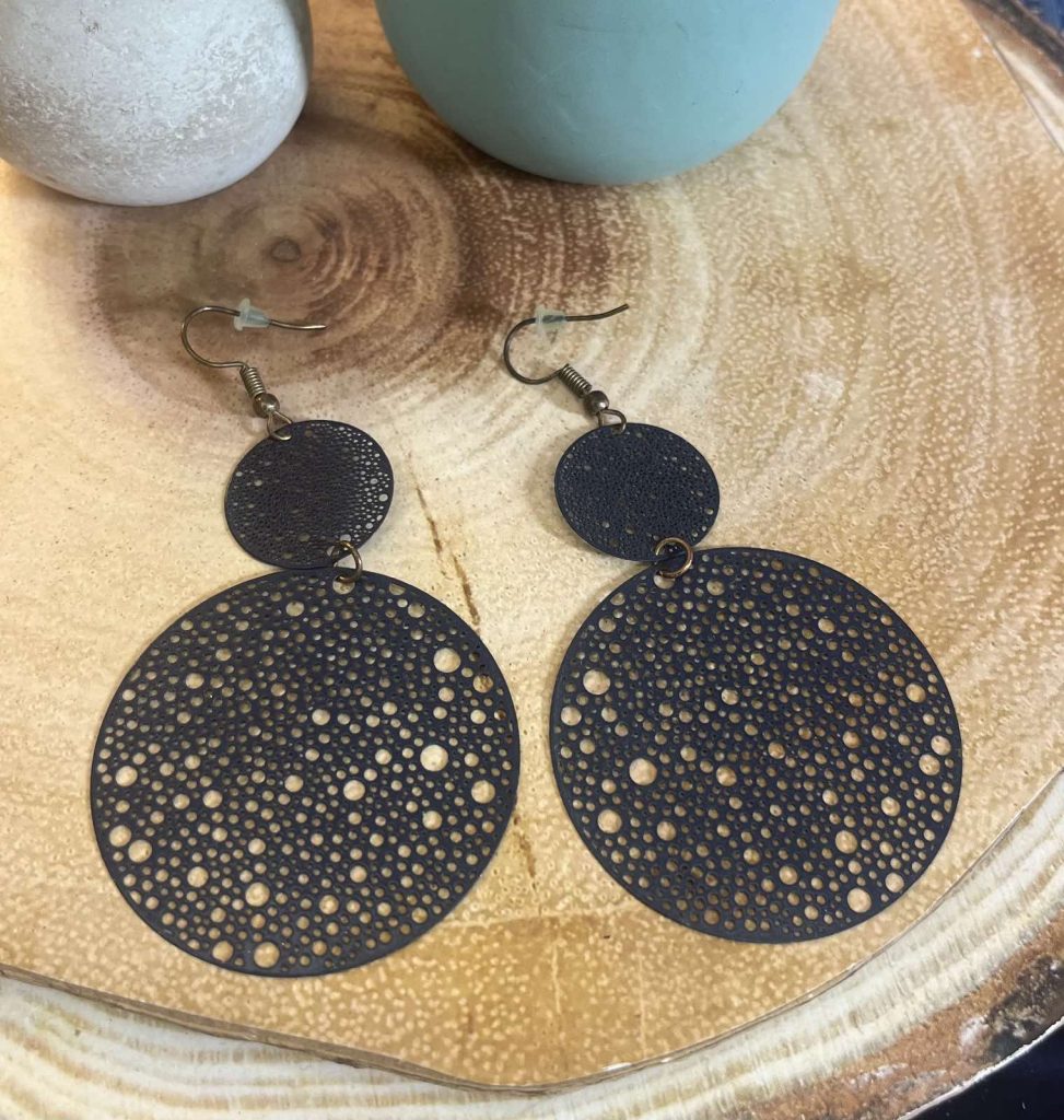 ✨ UShine.gr: Ατσάλινα σκουλαρίκια statement με διάτρητους κύκλους σε μπλε απόχρωση No 1439