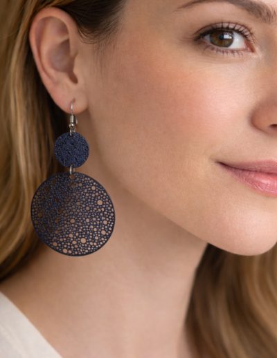 ✨ UShine.gr: Ατσάλινα σκουλαρίκια statement με διάτρητους κύκλους σε μπλε απόχρωση No 1439