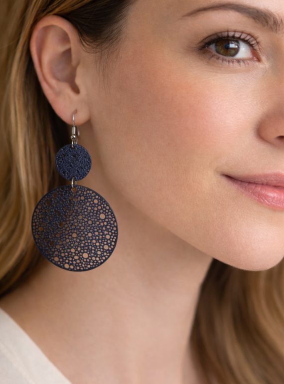 ✨ UShine.gr: Ατσάλινα σκουλαρίκια statement με διάτρητους κύκλους σε μπλε απόχρωση No 1439