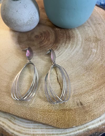 ✨ UShine.gr: Ατσάλινα σκουλαρίκια με πολυεπίπεδες οβάλ γραμμές σε ασημί τόνο No 1440