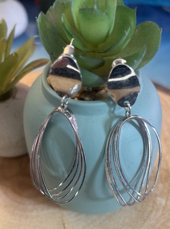 ✨ UShine.gr: Ατσάλινα σκουλαρίκια με πολυεπίπεδες οβάλ γραμμές σε ασημί τόνο No 1440