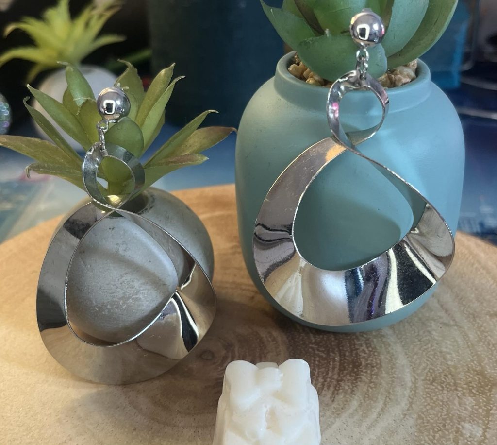 ✨ UShine.gr: Ατσάλινα σκουλαρίκια με αφηρημένο κυματιστό σχέδιο No 1442