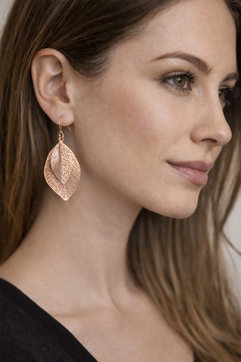 ✨ UShine.gr: Ατσάλινα σκουλαρίκια φύλλο με διάτρητο μοτίβο σε ροζ χρυσό No 1443