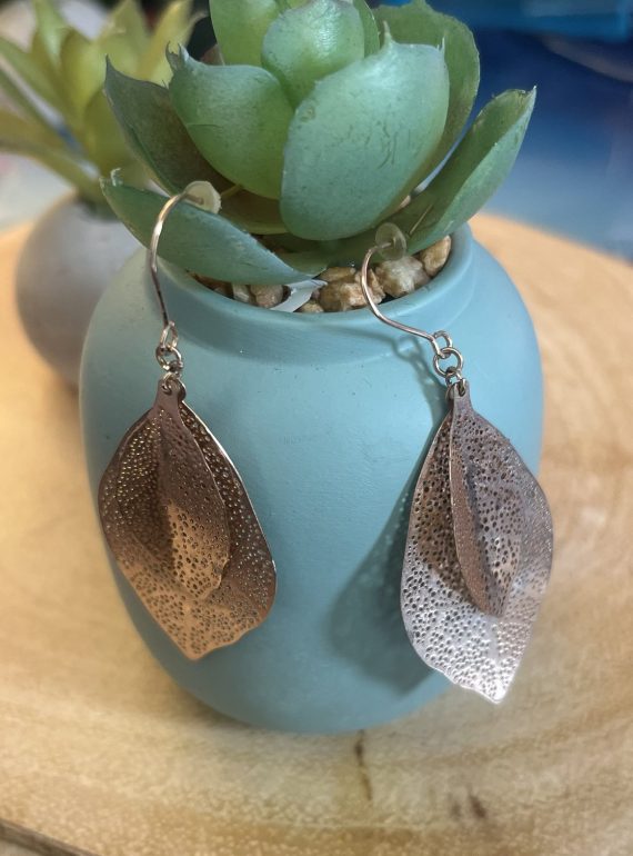 ✨ UShine.gr: Ατσάλινα σκουλαρίκια φύλλο με διάτρητο μοτίβο σε ροζ χρυσό No 1443