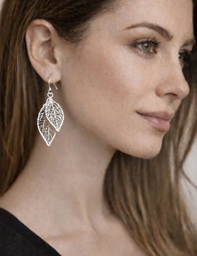 ✨ UShine.gr: Ατσάλινα σκουλαρίκια φύλλο με filigree σχέδιο σε ασημί No 1444