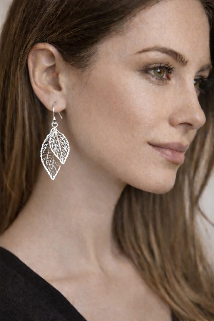 ✨ UShine.gr: Ατσάλινα σκουλαρίκια φύλλο με filigree σχέδιο σε ασημί No 1444