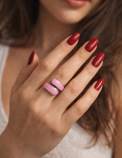 ✨ UShine.gr: Ατσάλινο δαχτυλίδι διπλής καμπύλης με ροζ σμάλτο No 1445