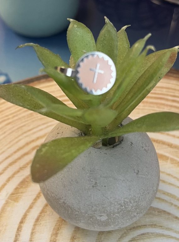 ✨ UShine.gr:Ατσάλινο Δαχτυλίδι με Ροζ Σμάλτο & Σταυρό No 1446