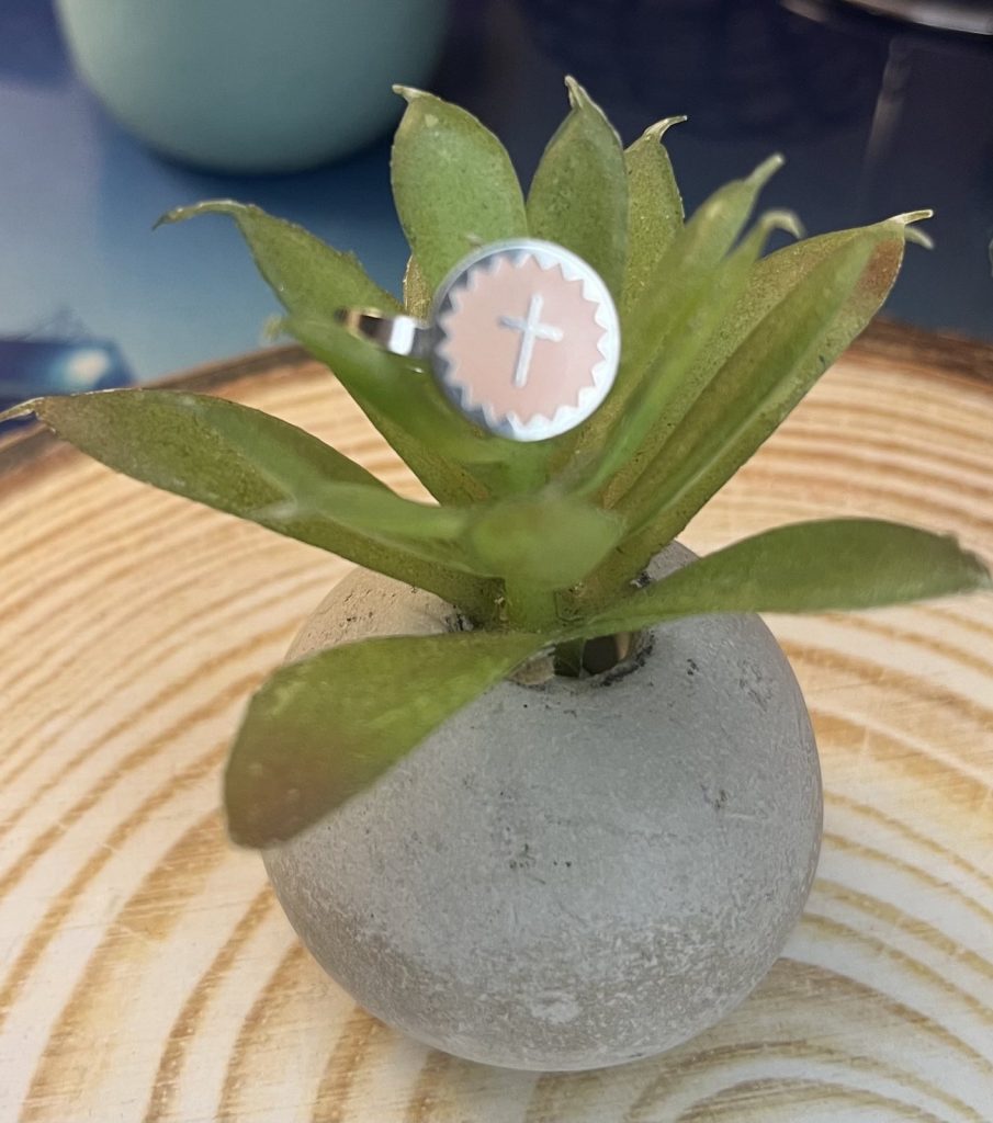 ✨ UShine.gr:Ατσάλινο Δαχτυλίδι με Ροζ Σμάλτο & Σταυρό No 1446