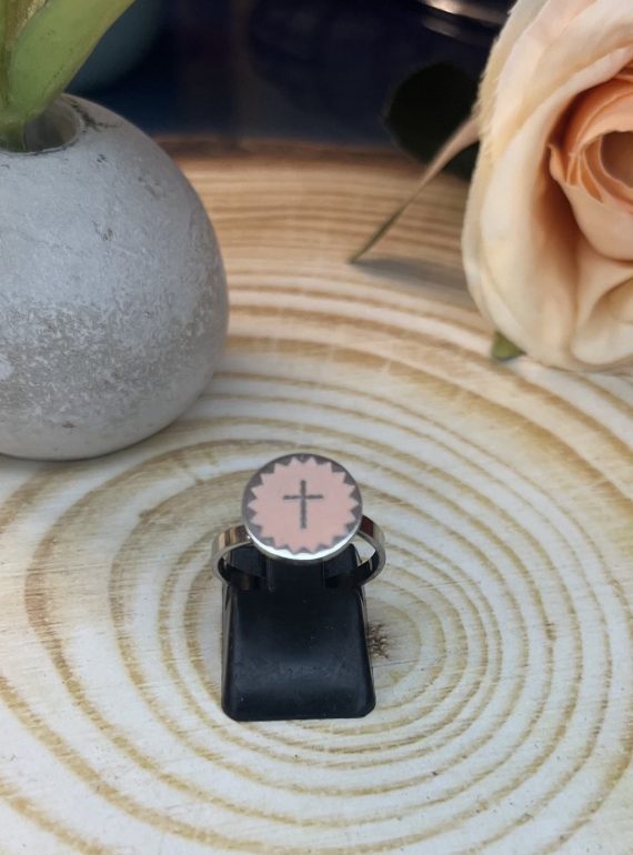 ✨ UShine.gr:Ατσάλινο Δαχτυλίδι με Ροζ Σμάλτο & Σταυρό No 1446