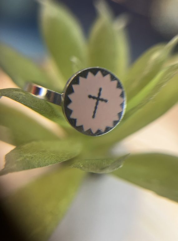 ✨ UShine.gr:Ατσάλινο Δαχτυλίδι με Ροζ Σμάλτο & Σταυρό No 1446