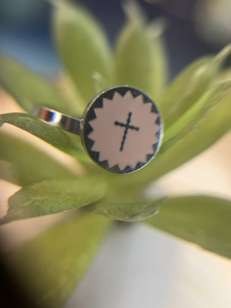 ✨ UShine.gr:Ατσάλινο Δαχτυλίδι με Ροζ Σμάλτο & Σταυρό No 1446