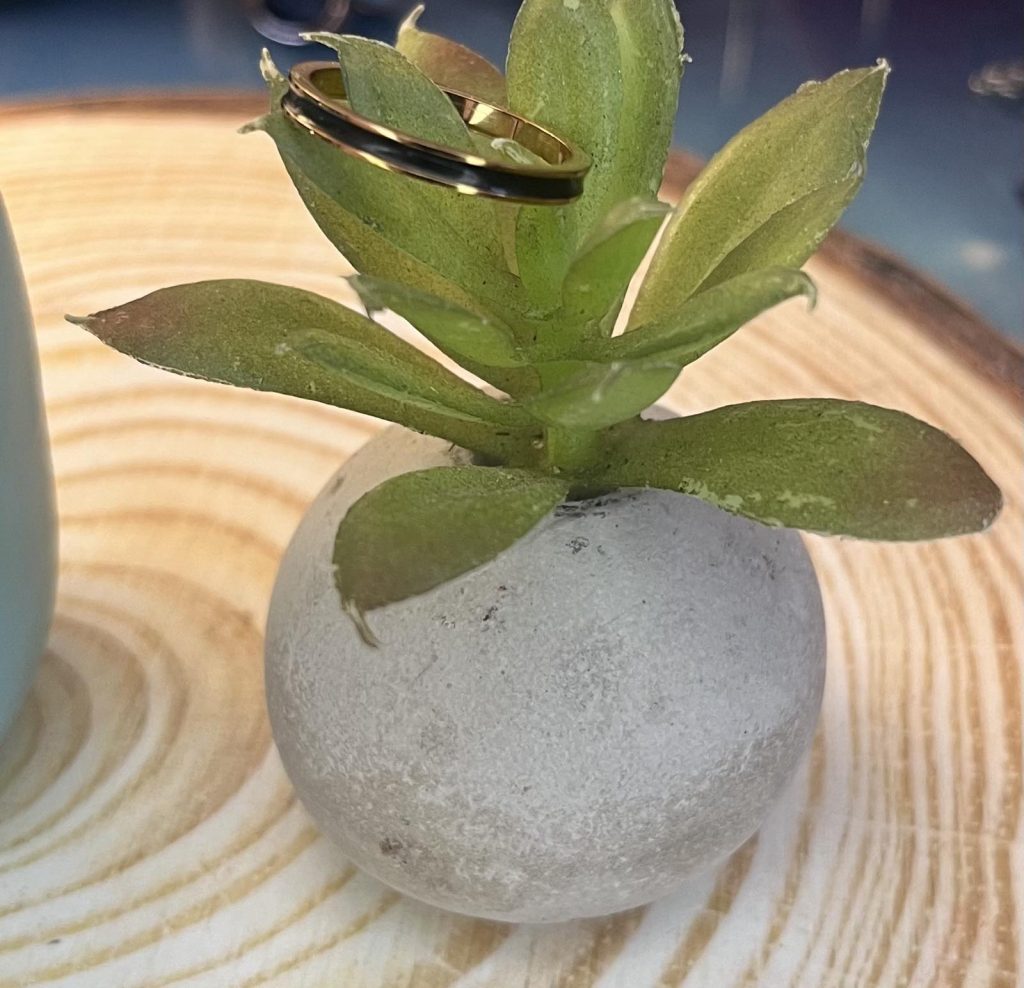 ✨ UShine.gr: Ατσάλινο Οβάλ Δαχτυλίδι με Μαύρο Σμάλτο No 1454