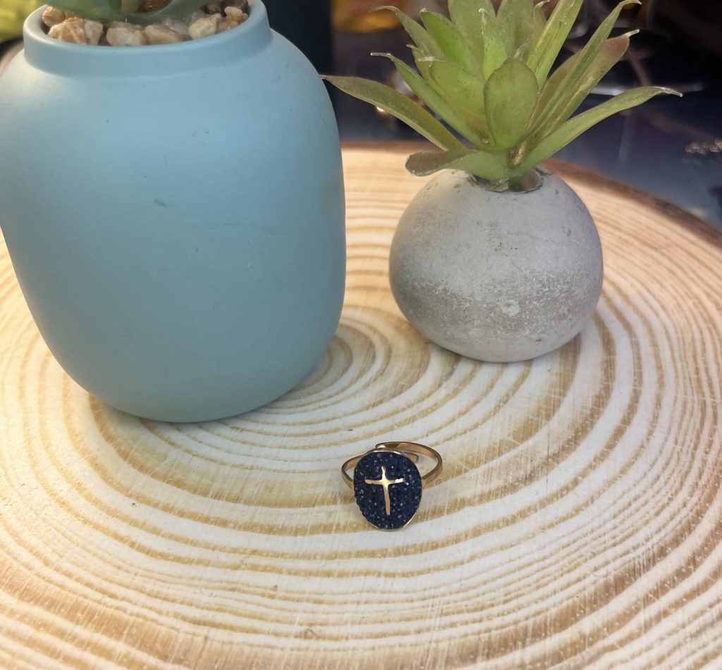 ✨ UShine.gr: Ατσάλινο δαχτυλίδι οβάλ με σταυρό & μπλε κρύσταλλο No 1455