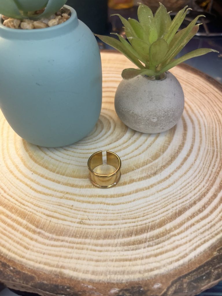 ✨ UShine.gr: Ατσάλινο δαχτυλίδι φαρδιάς γραμμής σε χρυσό τόνο No 1456