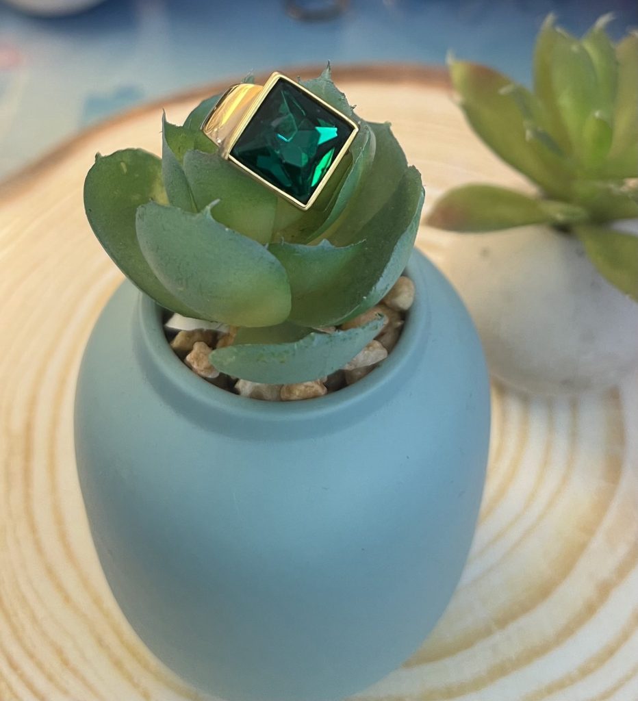 ✨ UShine.gr: Ατσάλινο δαχτυλίδι square με πράσινη πέτρα No 1458