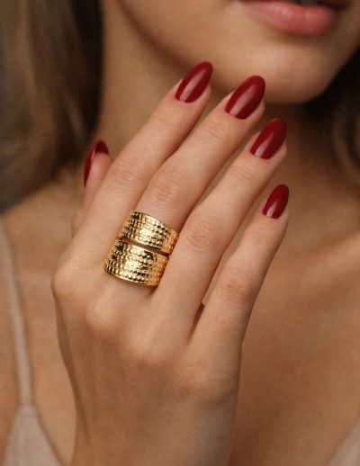 ✨ UShine.gr: Ατσάλινο δαχτυλίδι statement με ανάγλυφη υφή No 1461