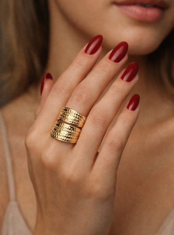 ✨ UShine.gr: Ατσάλινο δαχτυλίδι statement με ανάγλυφη υφή No 1461