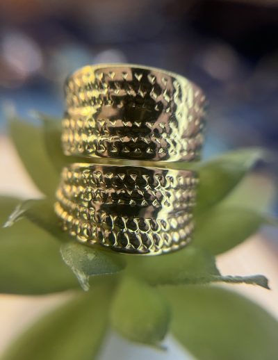 ✨ UShine.gr: Ατσάλινο δαχτυλίδι statement με ανάγλυφη υφή No 1461