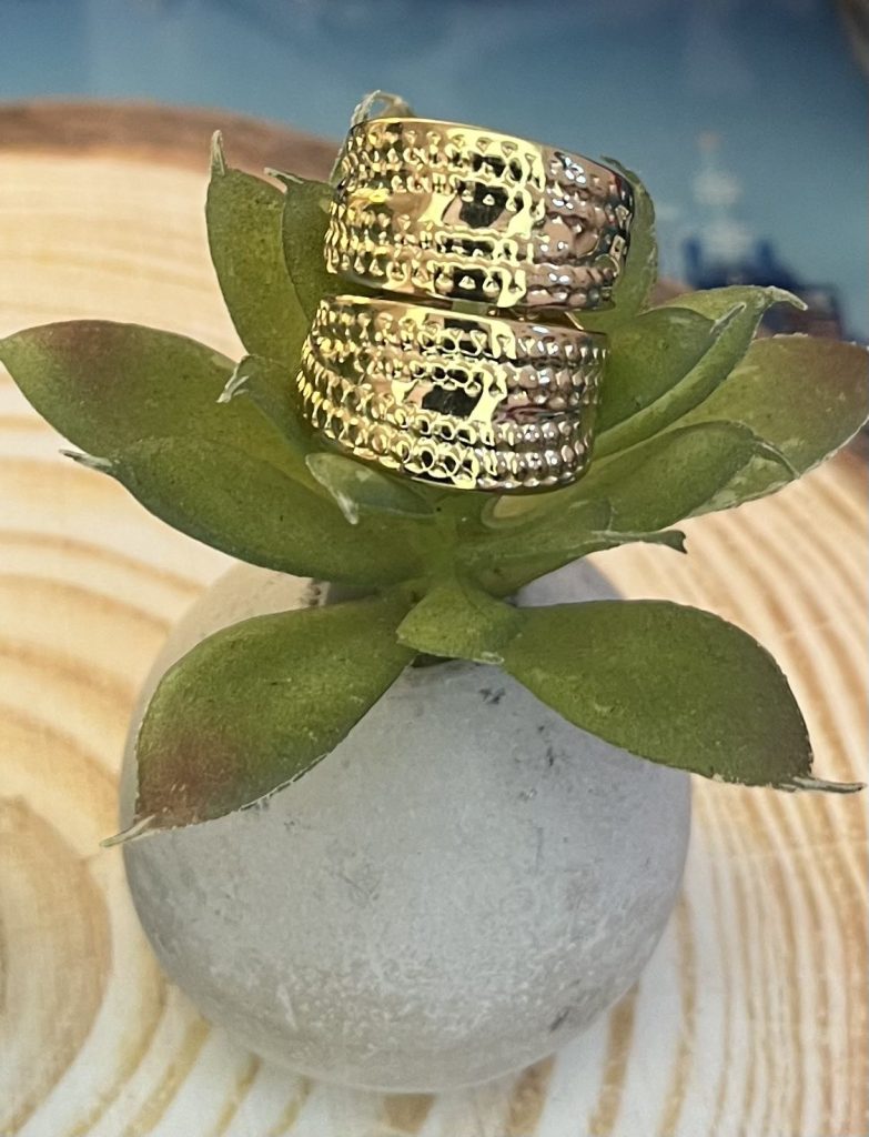 ✨ UShine.gr: Ατσάλινο δαχτυλίδι statement με ανάγλυφη υφή No 1461