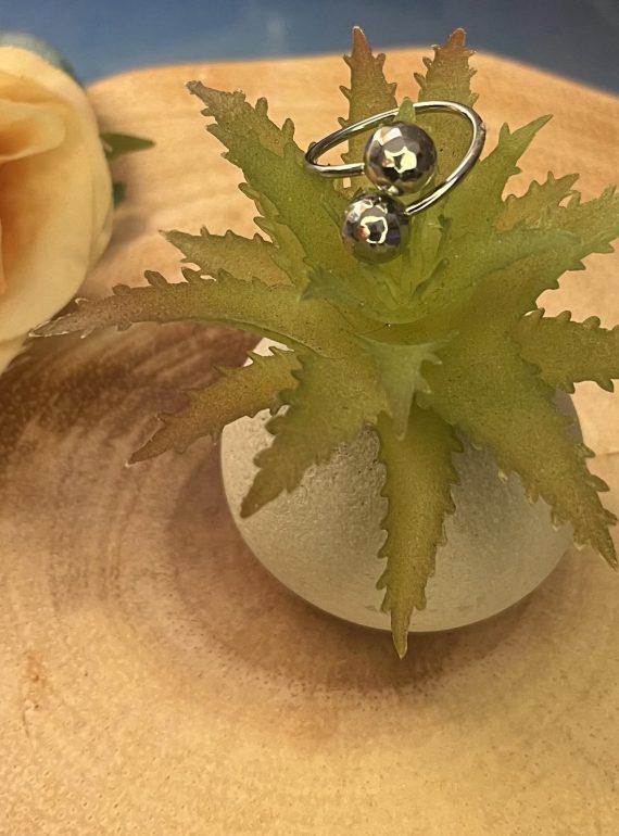 ✨ UShine.gr: Ατσάλινο Δαχτυλίδι Διπλή Σφαίρα σε Ασημί Απόχρωση No 3002