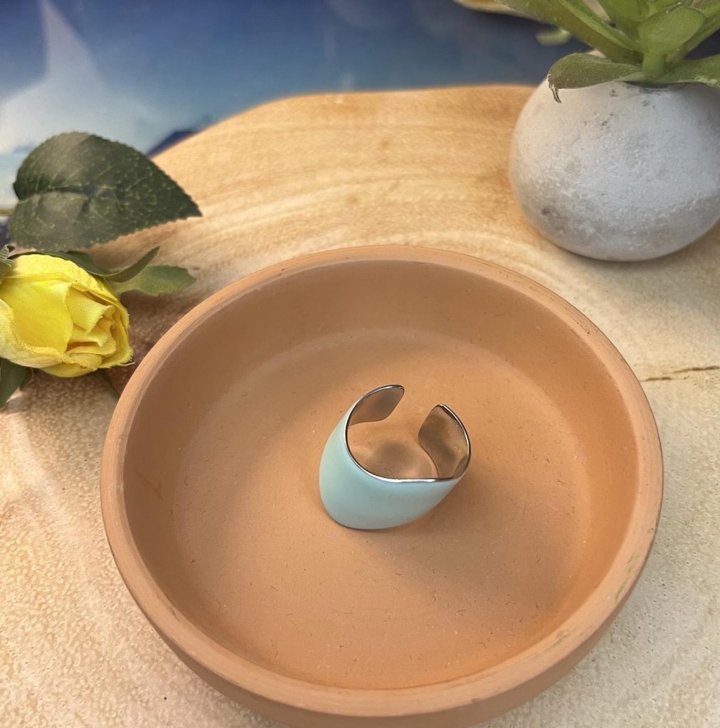 ✨ UShine.gr: Ατσάλινο Δαχτυλίδι με Κυματιστό Σχέδιο σε Γαλάζιο Σμάλτο No 3003