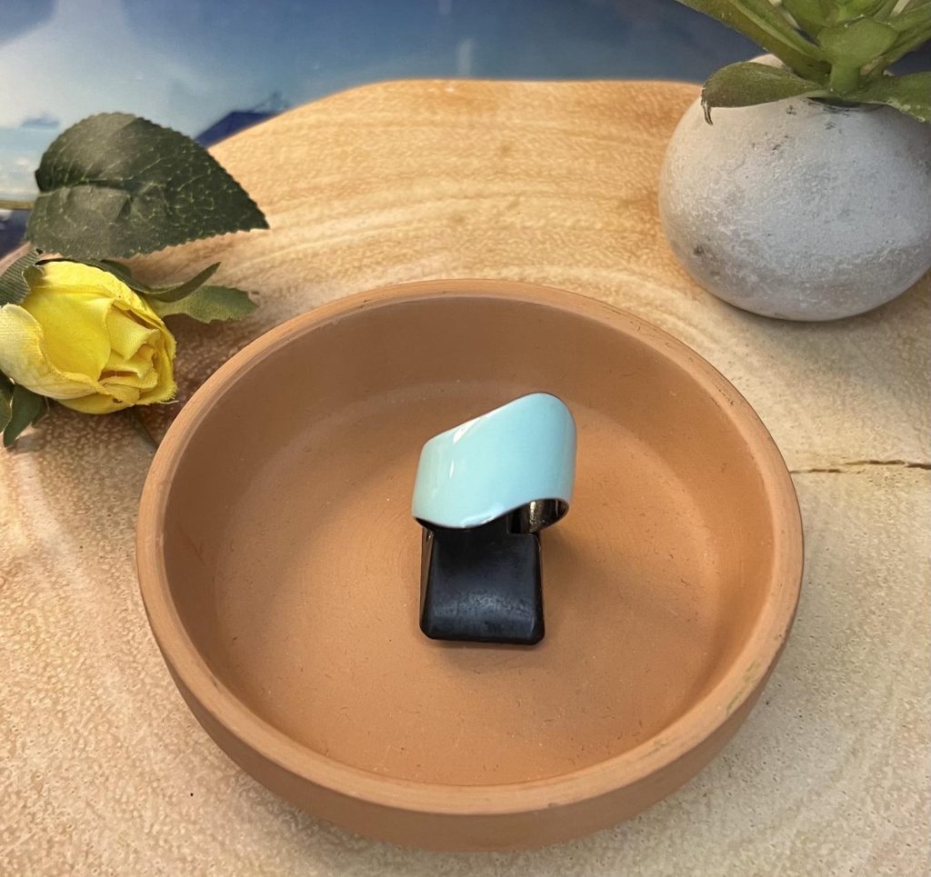 ✨ UShine.gr: Ατσάλινο Δαχτυλίδι με Κυματιστό Σχέδιο σε Γαλάζιο Σμάλτο No 3003