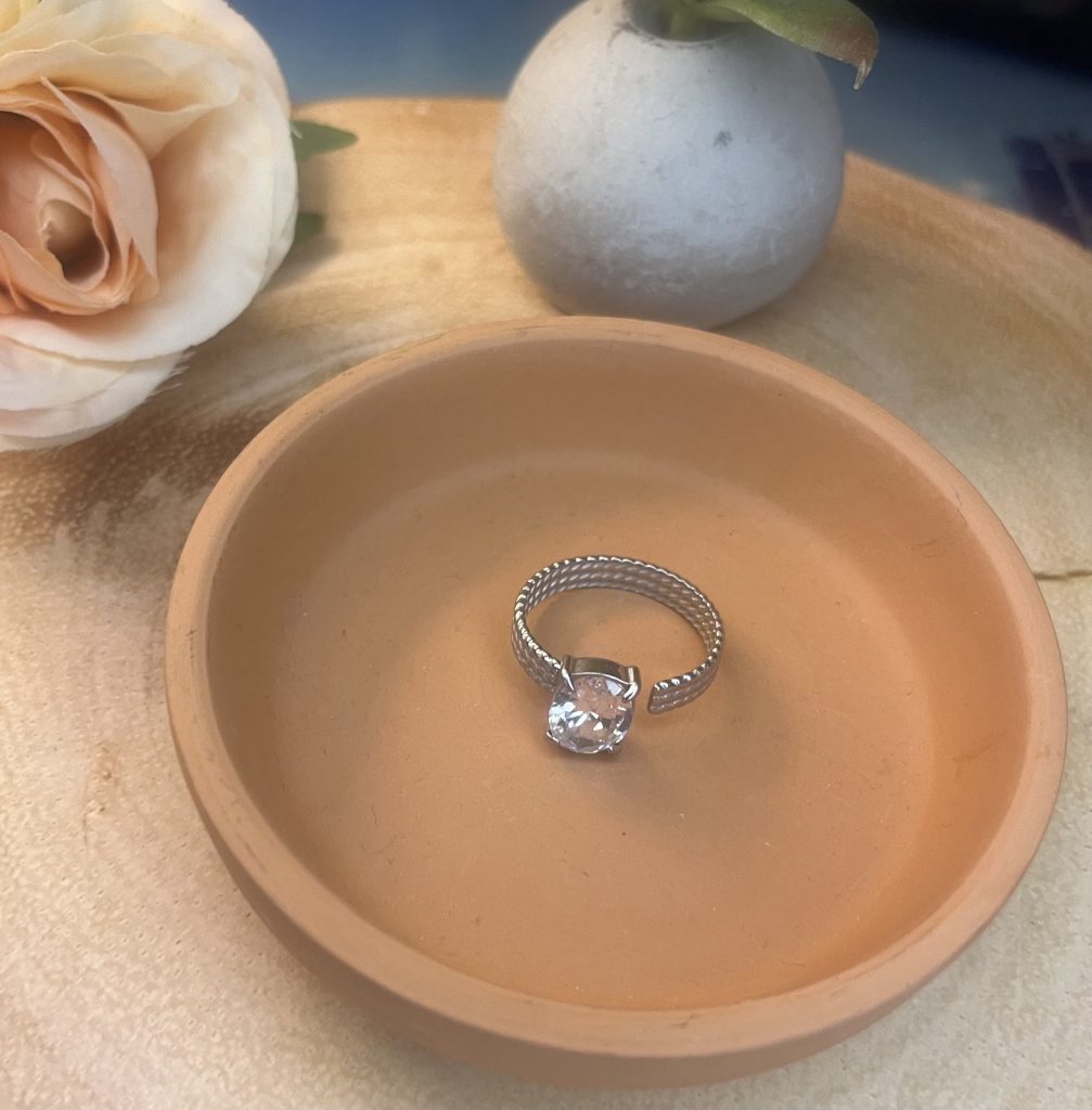 ✨ UShine.gr: Ατσάλινο Δαχτυλίδι Solitaire με Πλεκτή Βάση & Ζιργκόν No 3004