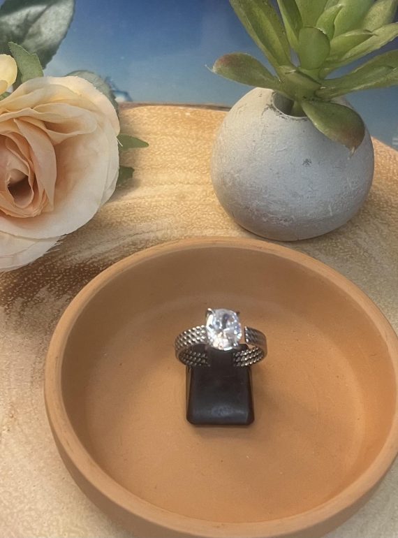 ✨ UShine.gr: Ατσάλινο Δαχτυλίδι Solitaire με Πλεκτή Βάση & Ζιργκόν No 3004