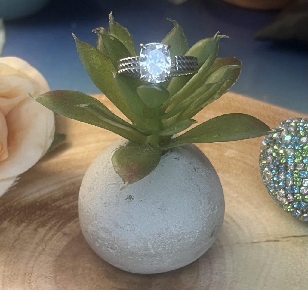 ✨ UShine.gr: Ατσάλινο Δαχτυλίδι Solitaire με Πλεκτή Βάση & Ζιργκόν No 3004