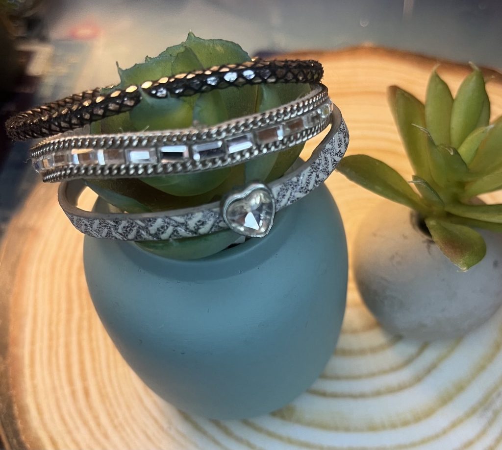 ✨ UShine.gr: Γυναικείο βραχιόλι πολλαπλών σειρών με καρδιά & διακοσμητικά στοιχεία No 1502