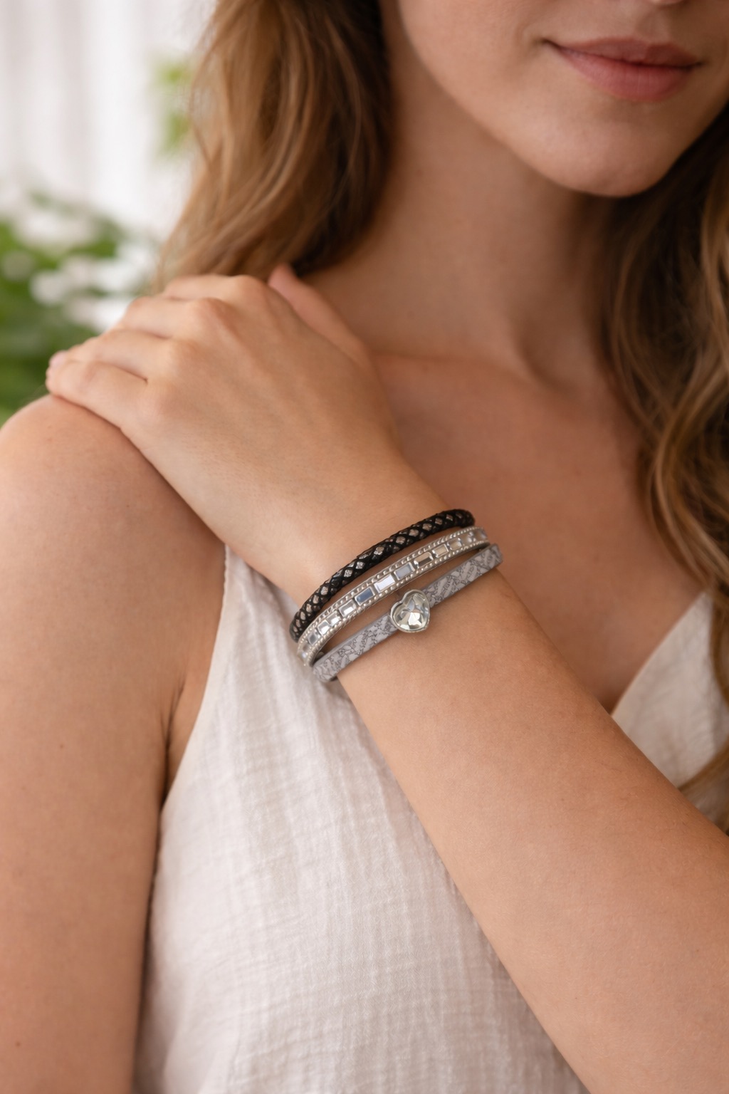 ✨ UShine.gr: Γυναικείο βραχιόλι πολλαπλών σειρών με καρδιά & διακοσμητικά στοιχεία No 1502