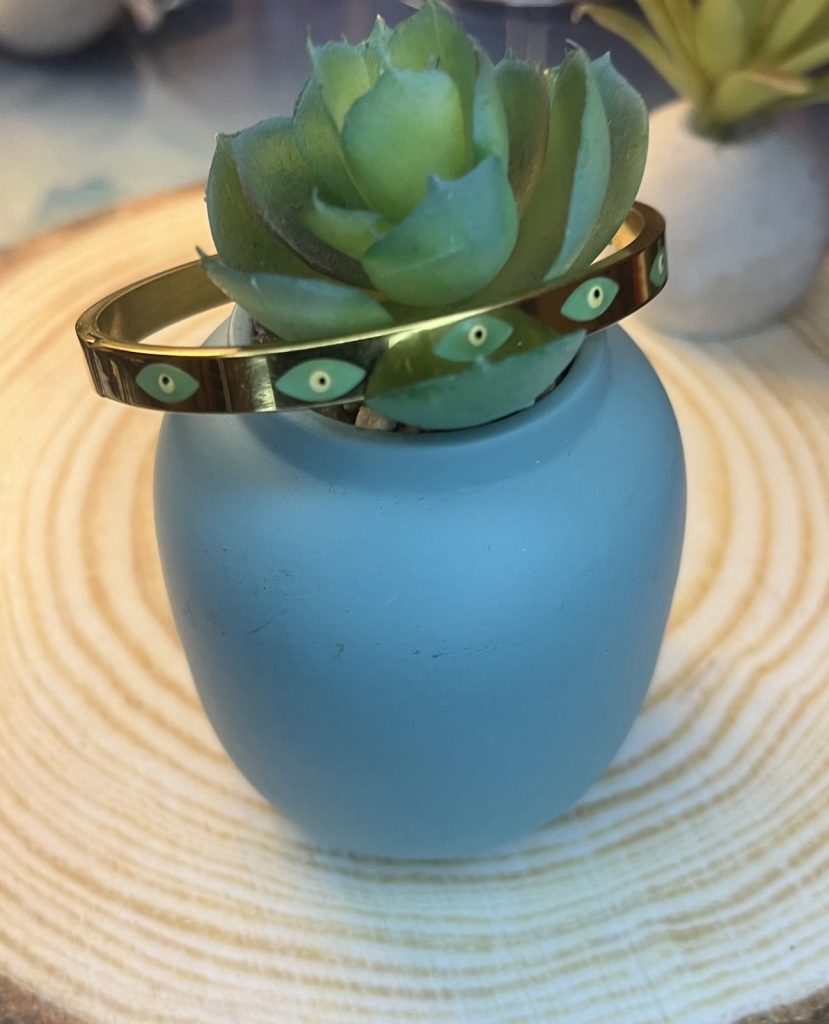 ✨ UShine.gr: Ατσάλινη χειροπέδα σε χρυσό τόνο με μοτίβο ματάκι No 1503